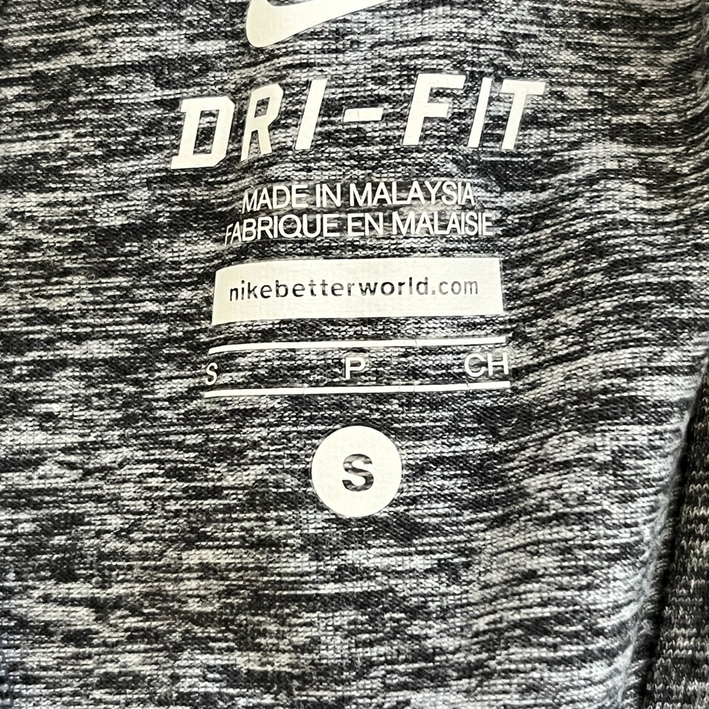 Nike Women’s Half Zip Running Shirt Pullover Gray Reflective Thumbholes Small - Picture 6 of 7